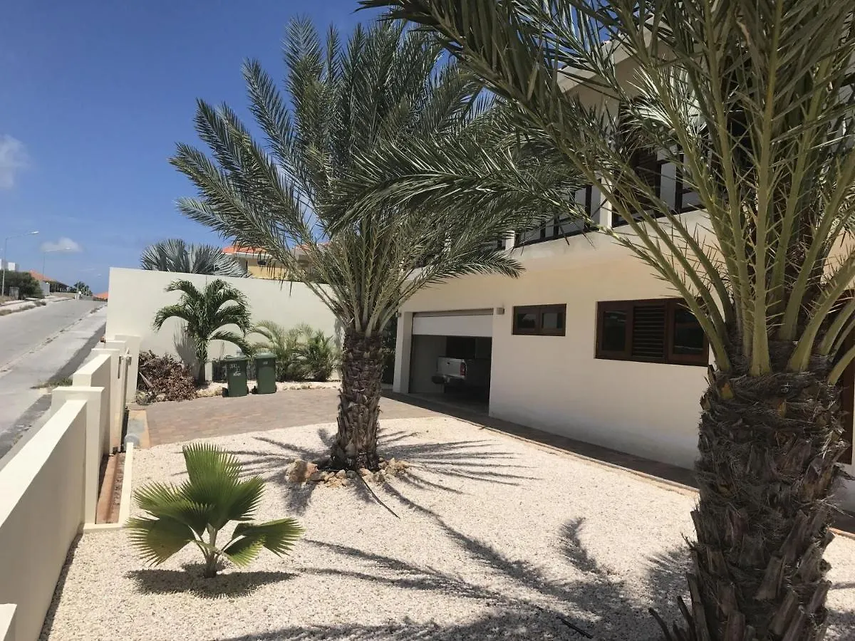 Holiday Villa Near The Beach In Luxurious Royal Ян-Тил