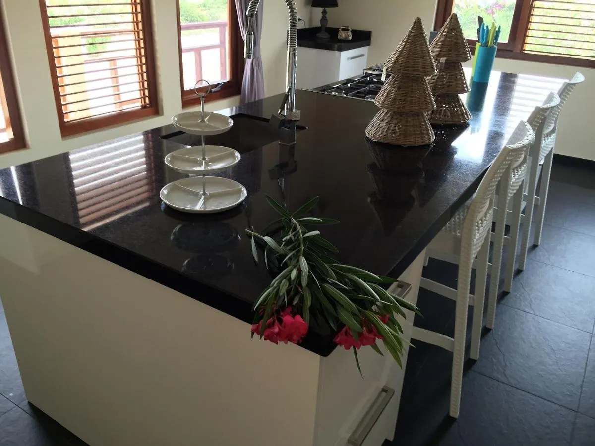 Holiday Villa Near The Beach In Luxurious Royal Ян-Тил